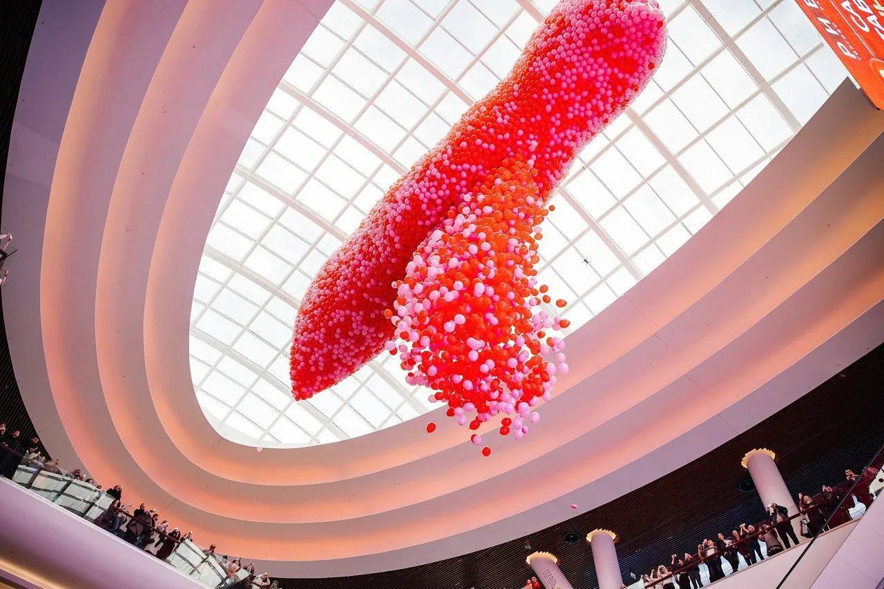 Самый масштабный сброс воздушных шаров