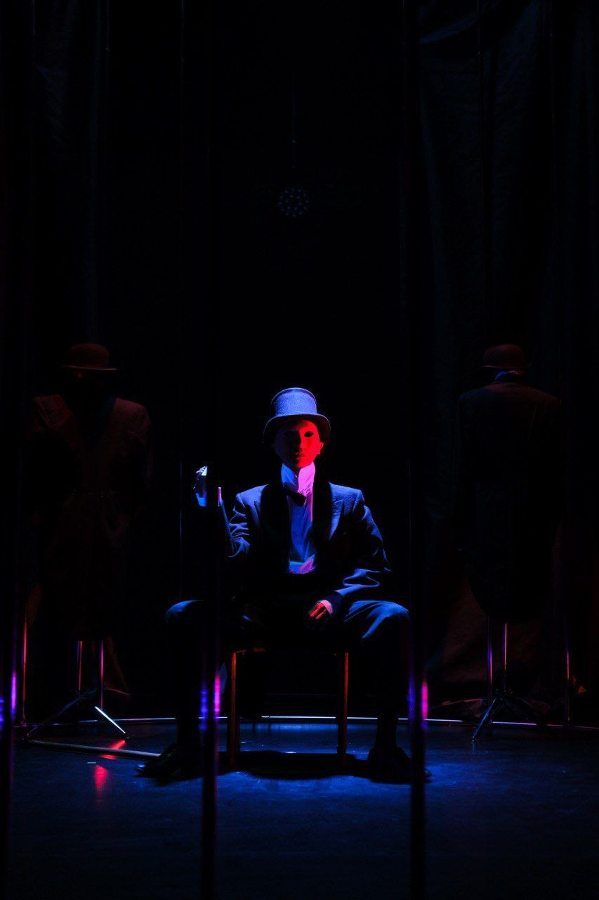 М означает Магритт