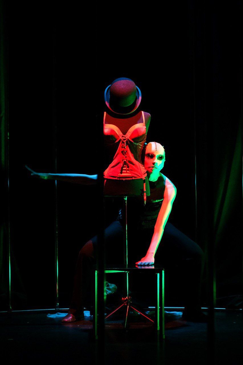 М означает Магритт