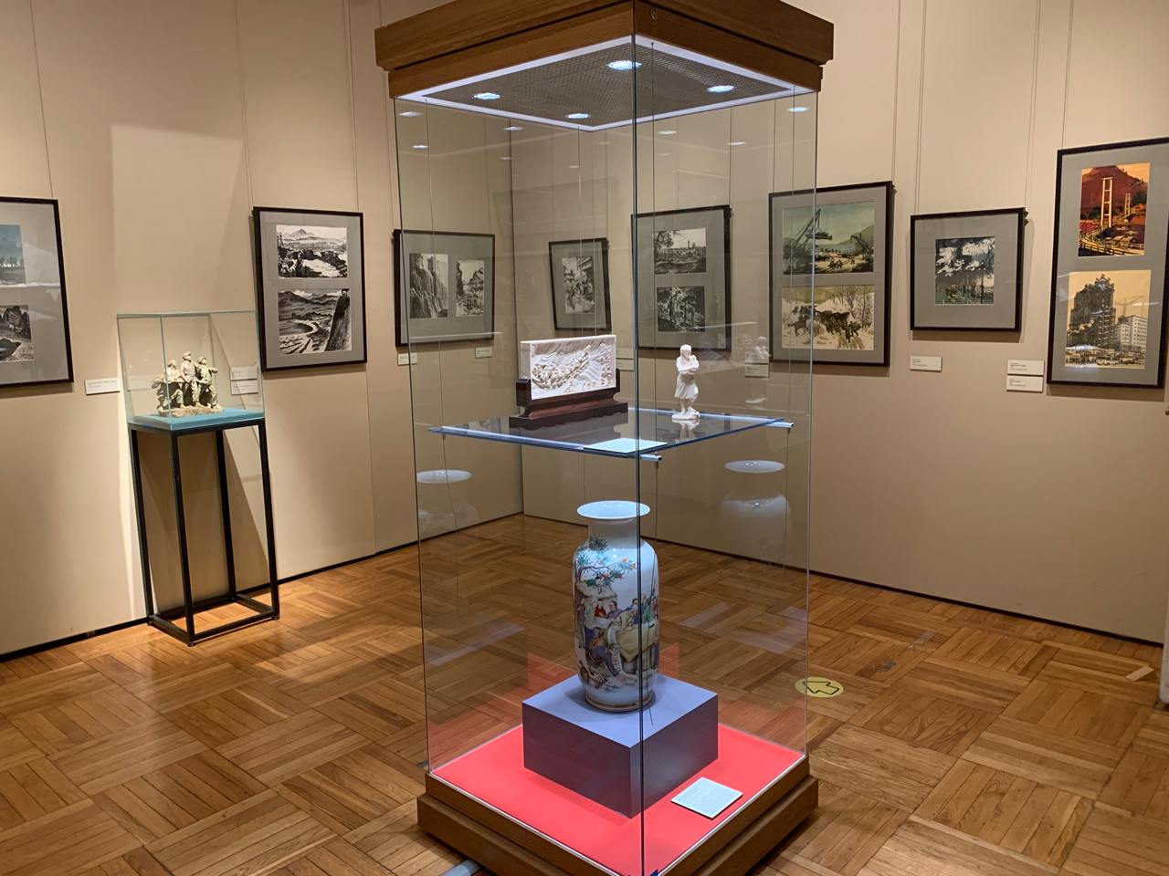 Выставки «Хорошо, что Вы зеленый…» и «Пусть расцветают все цветы»