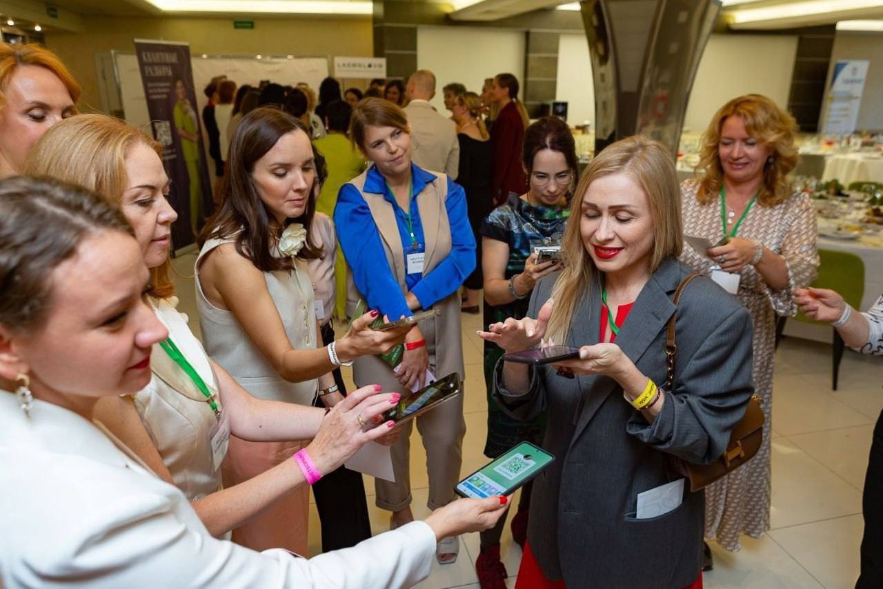 Праздничное открытие Позитивный Нетворкинг