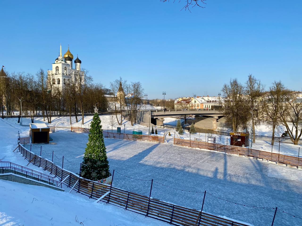 Ледовый сезон у Троицкого моста