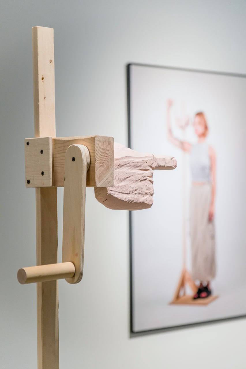 Выставка «Руки, ноги, голова и другие предметы для повседневного пользования» Севы Абазова