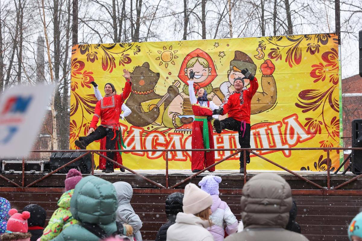 Празднование масленицы в парке имени И.В. Бабушкина