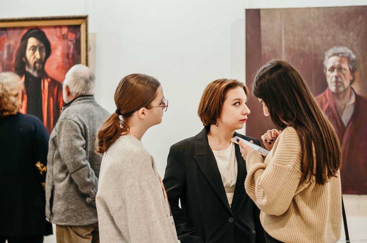 Выставка автопортретов «Два взгляда»