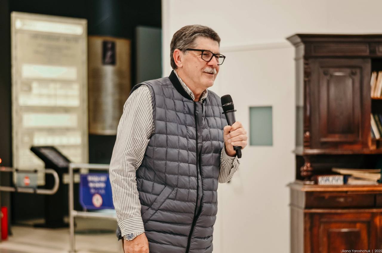 Выставка автопортретов «Два взгляда»