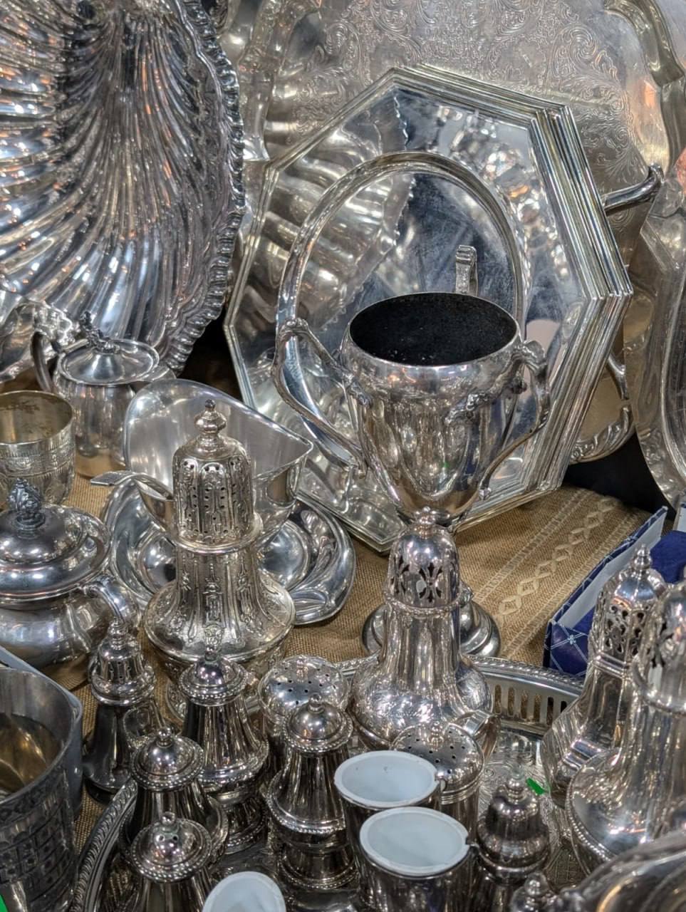 Масштабный блошиный рынок