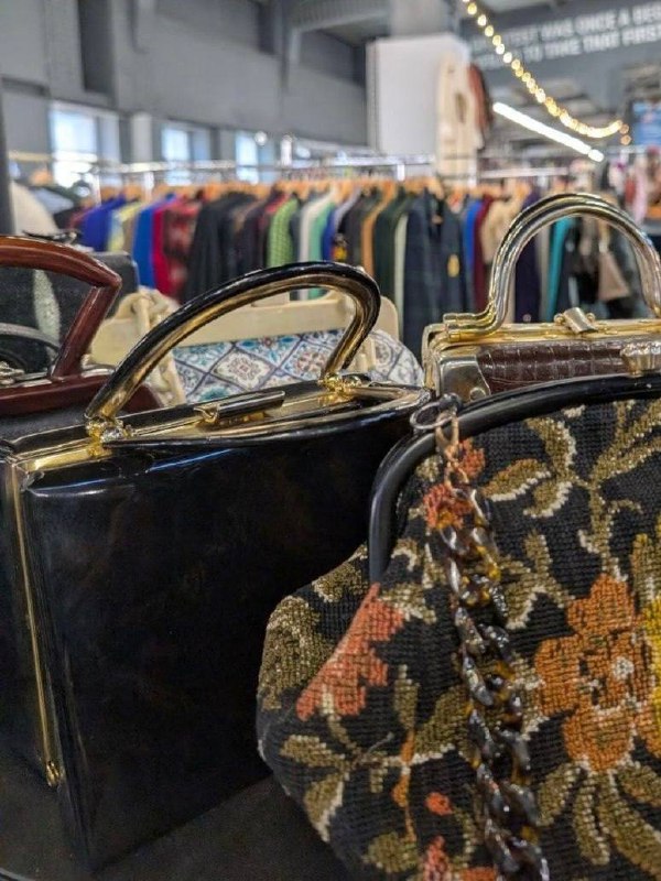 Масштабный блошиный рынок