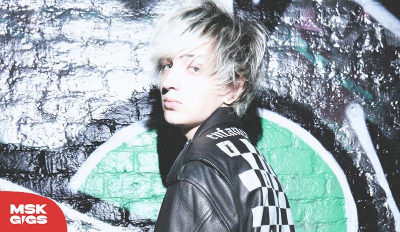 ШАЙНИ, ELYAPLUGG! & HUZZY B