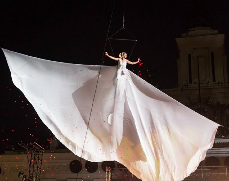 Воздушно-акробатический спектакль «Пролет над ВДНХ»