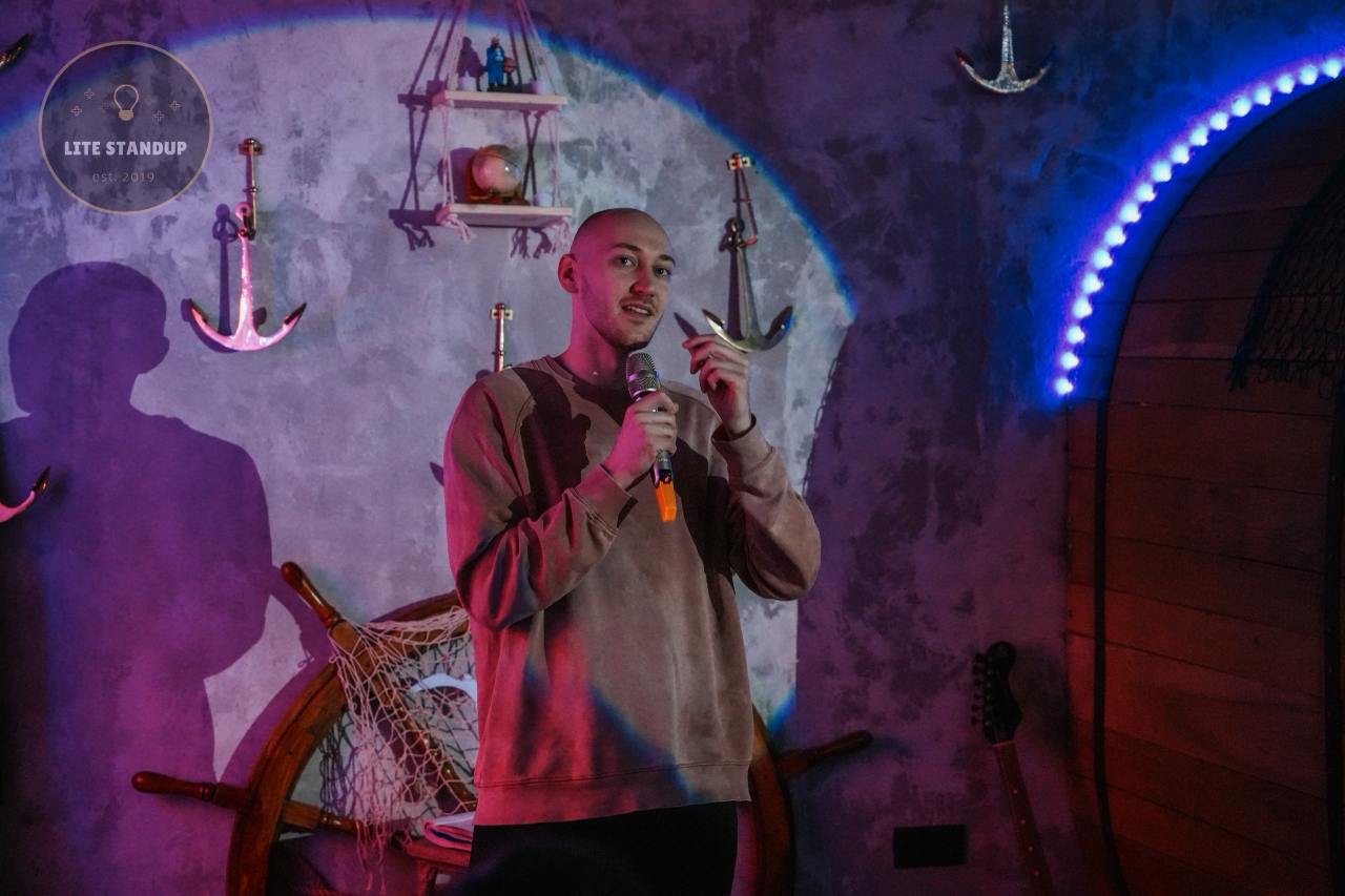 Встречаем весну на стендапе