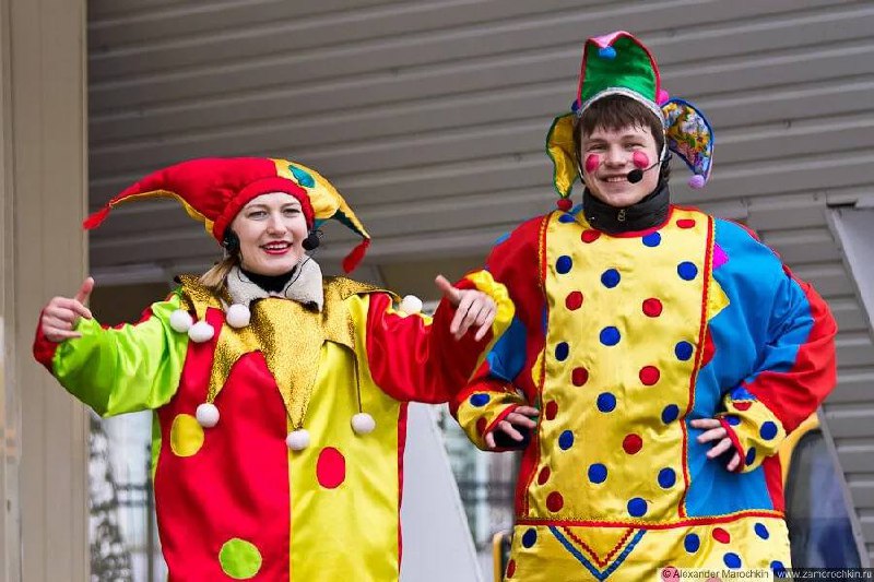 Выходные на «Привозе». Мастер-класс, настолки, спектакль, скоморохи и блины