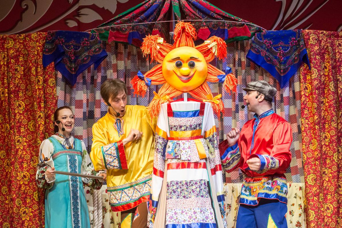 Выходные на «Привозе». Мастер-класс, настолки, спектакль, скоморохи и блины