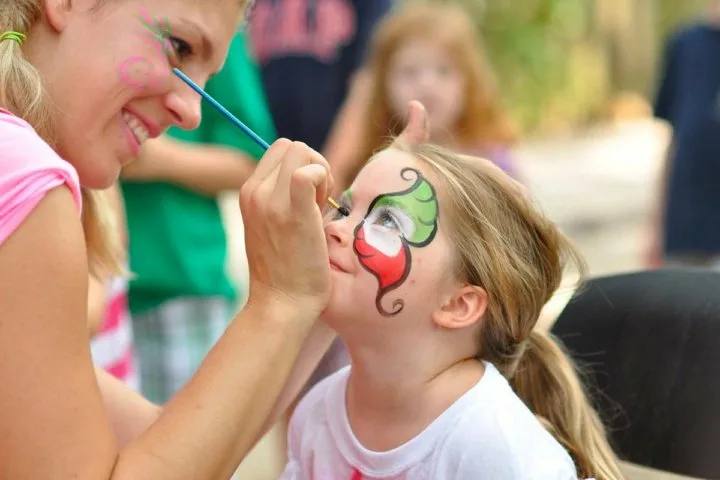 Выходные на «Привозе». Мастер-класс, настолки, спектакль, скоморохи и блины