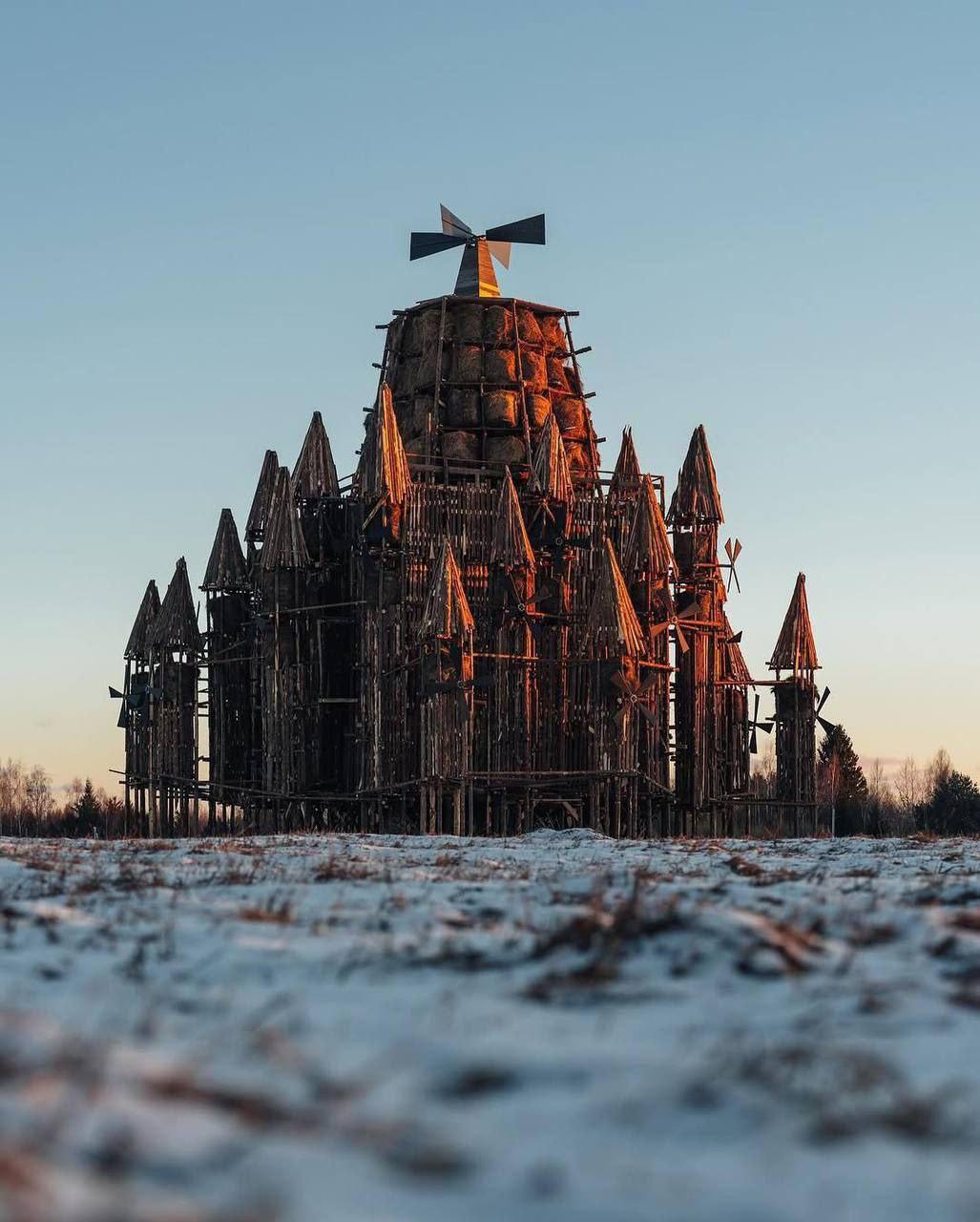 Гигантский 26-метровый замок