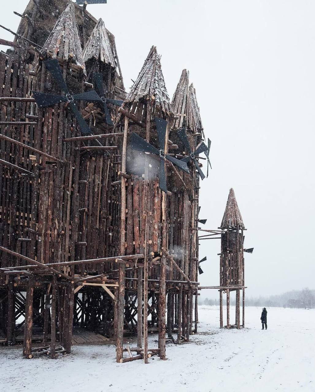 Гигантский 26-метровый замок