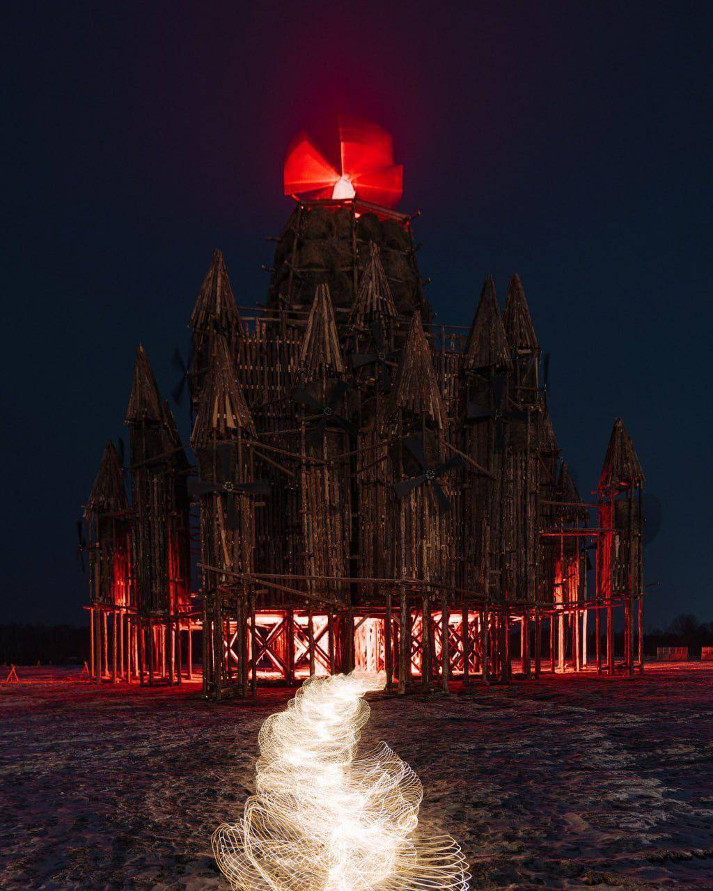 Гигантский 26-метровый замок