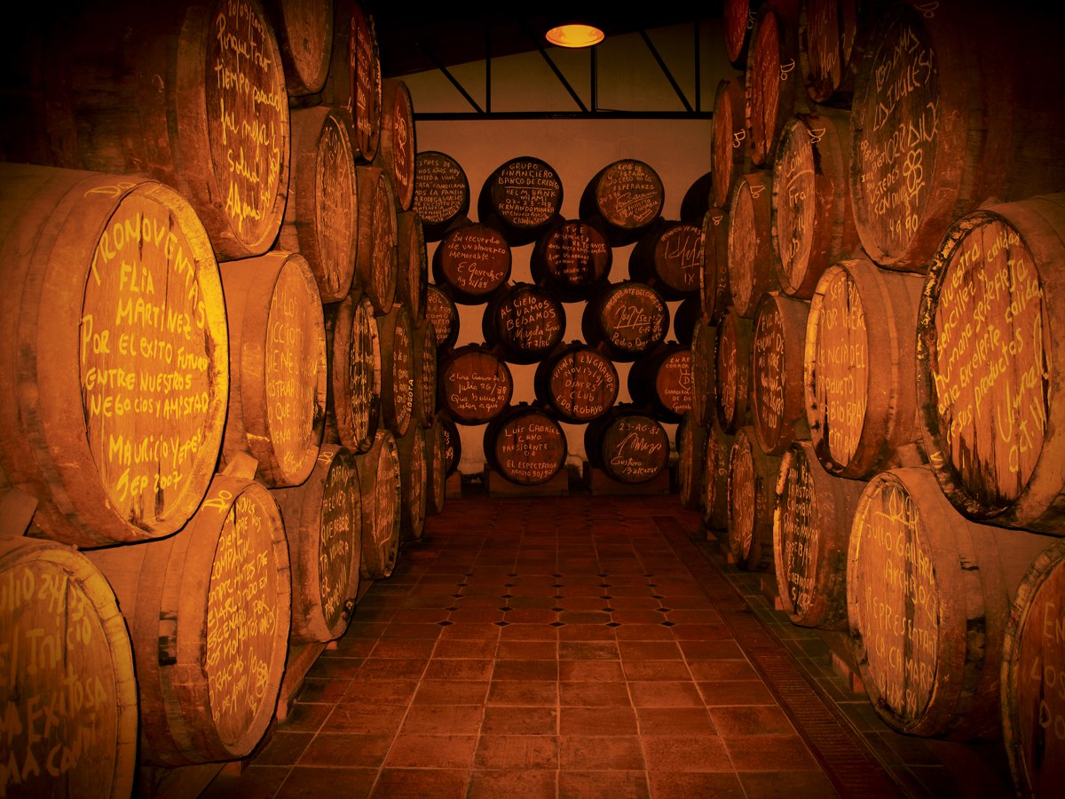 А МЫ КРЕПЧАЕМ!