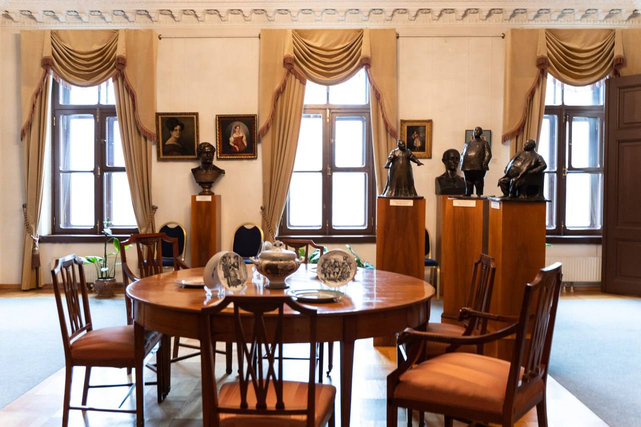 Обзорная экскурсия по Музею актёров Самойловых. Мемориальная экспозиция. Выставка «Звезды петербургского балета»