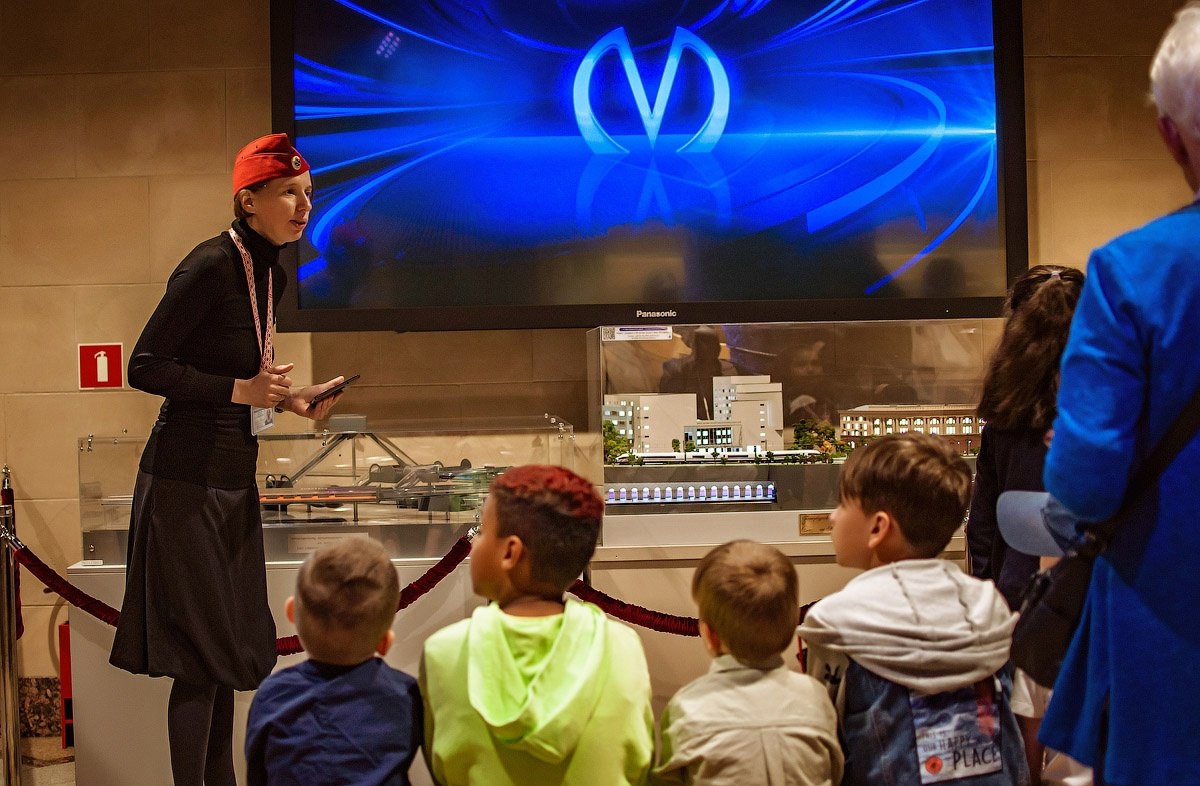 Загадки метро ЛЮБОЗНАТЕЛЬНЫЙ СОСТАВЧИК 4+