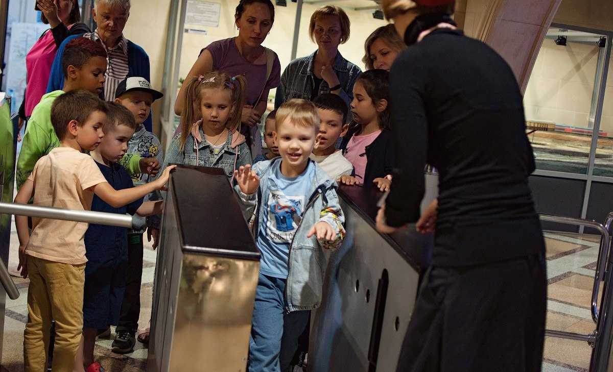 Загадки метро ЛЮБОЗНАТЕЛЬНЫЙ СОСТАВЧИК 4+