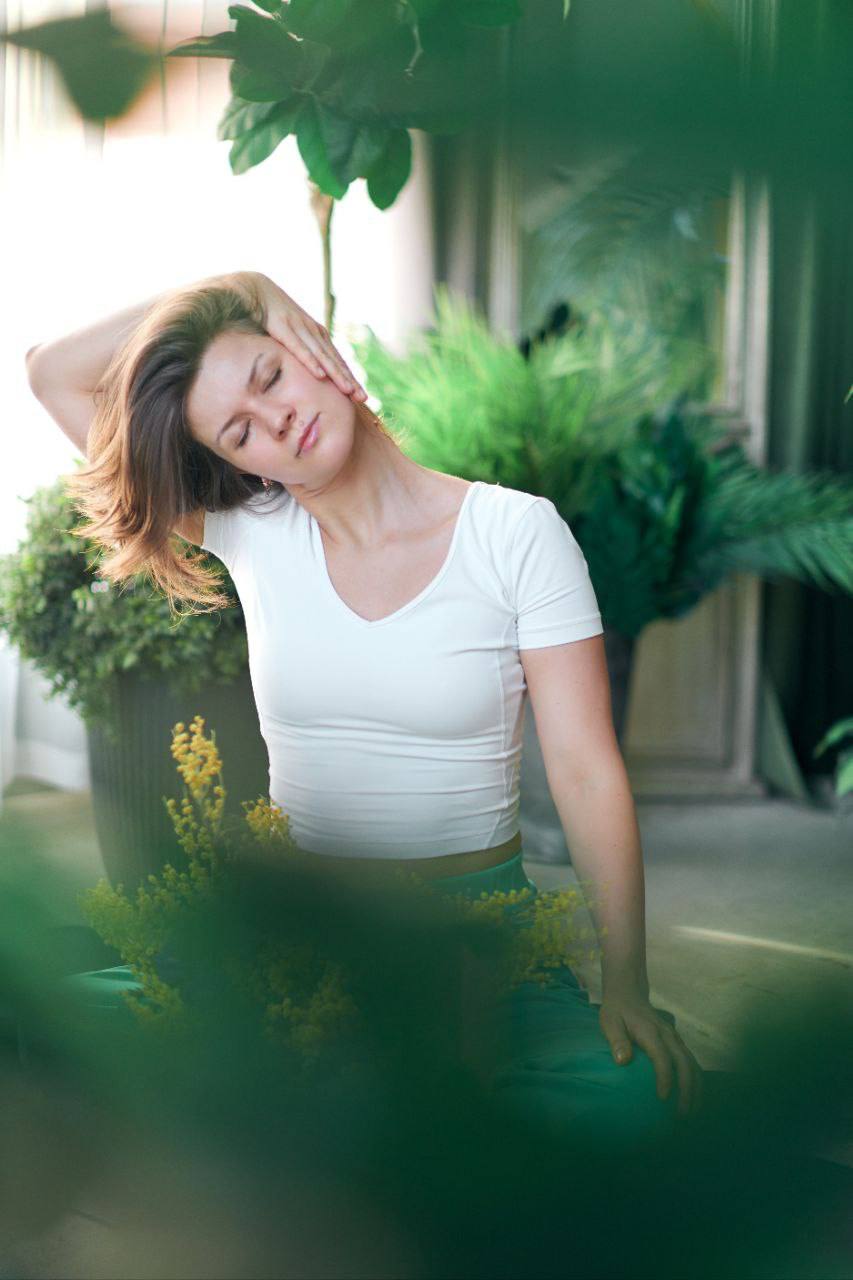 Связь молодости лица и практики йоги критического выравнивания