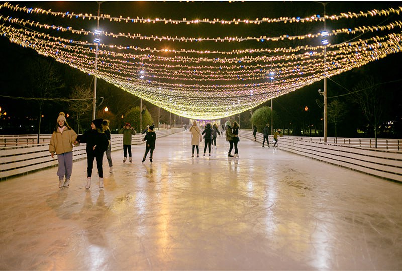 Каток на ночные и вечерние сеансы