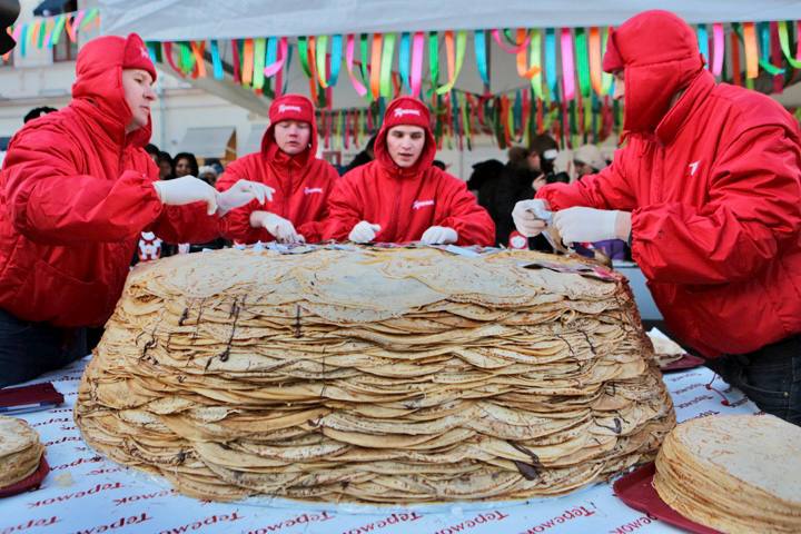 500-килограммовый блинный пирог