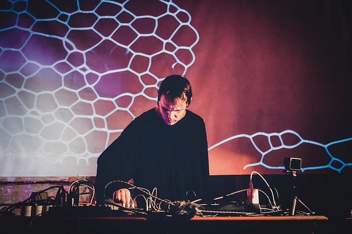 Noiseroom x Birth of Sound - аудиовизуальный концерт