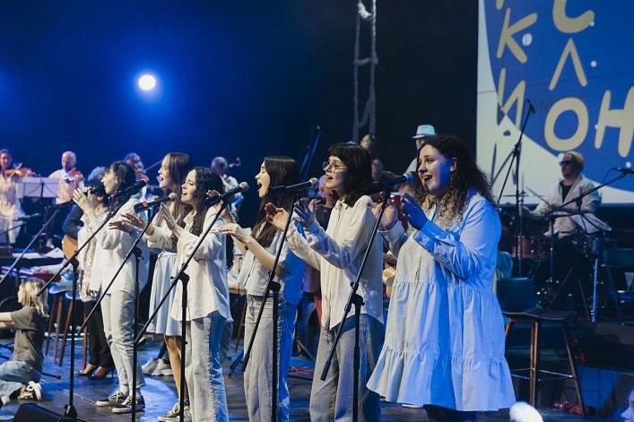 ПЕСНИ ИЗ "СМЕШАРИКОВ" И "ЛЕТАЮЩИХ ЗВЕРЕЙ". Весенний концерт