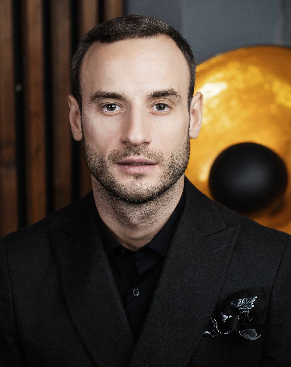 Артём Лёсин - выступление на сцене