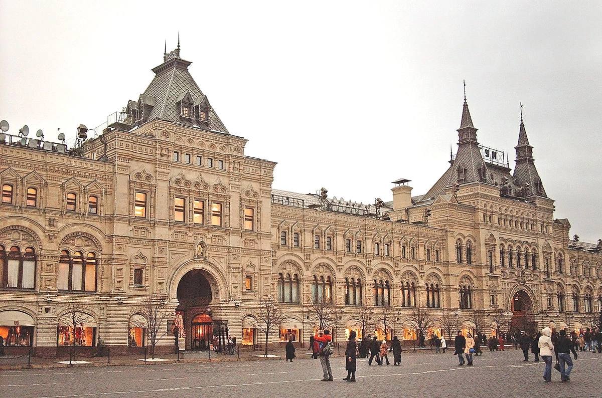 ГУМ – главная витрина страны с видом на Кремль