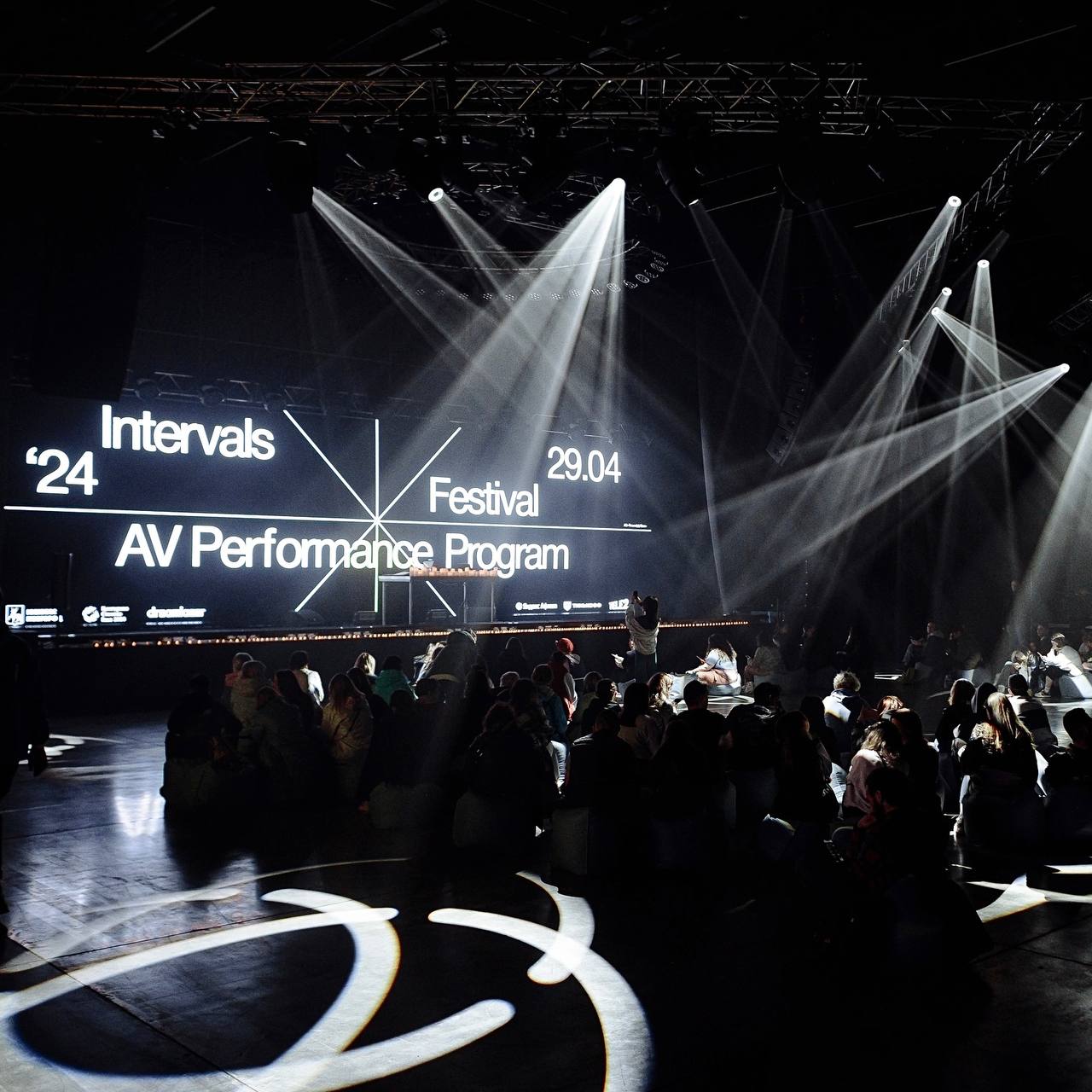 Праздник музыки и света на фестивале INTERVALS 2025