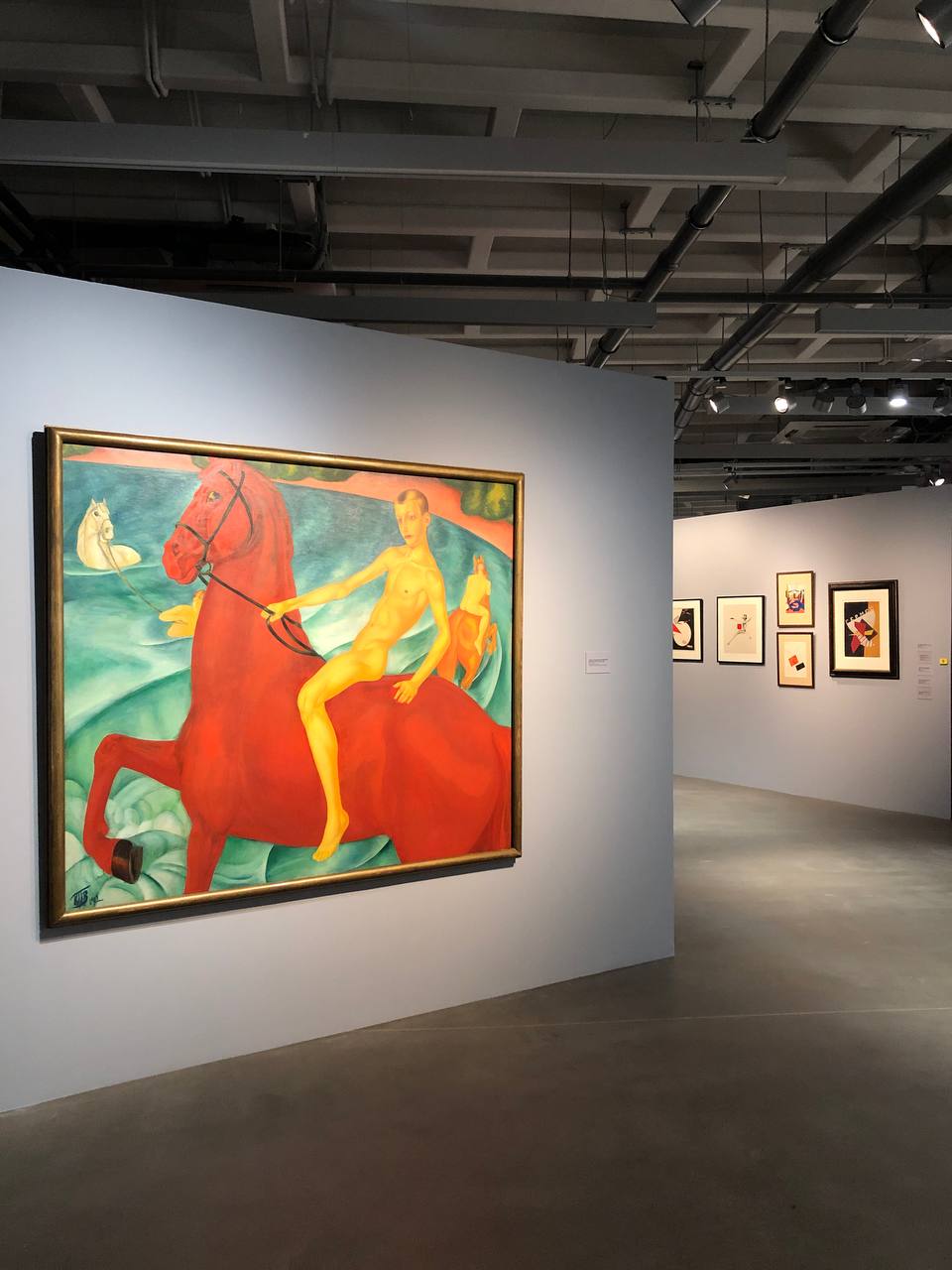 В круге цвета. Красный