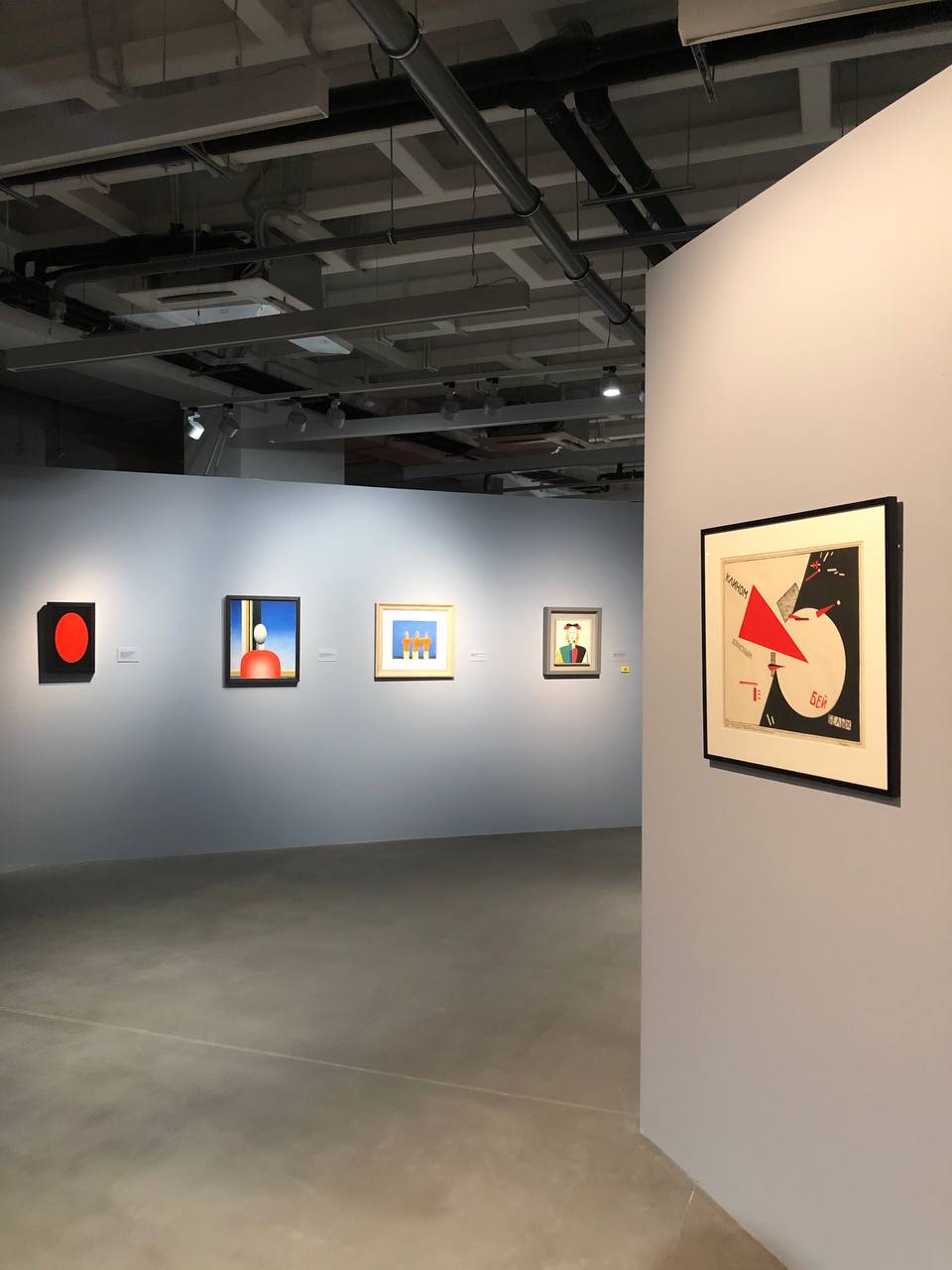 В круге цвета. Красный