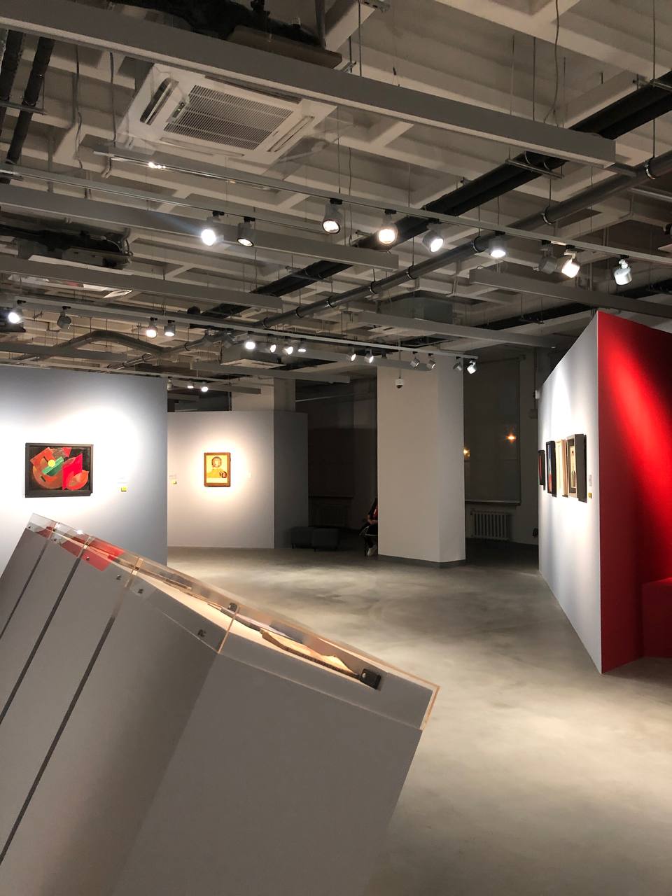 В круге цвета. Красный