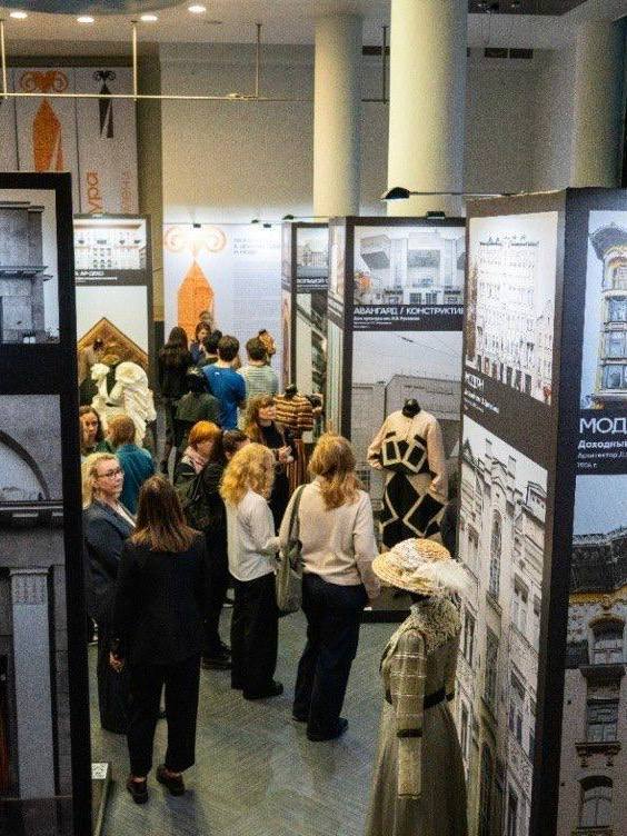 Выставка про моду и архитектуру