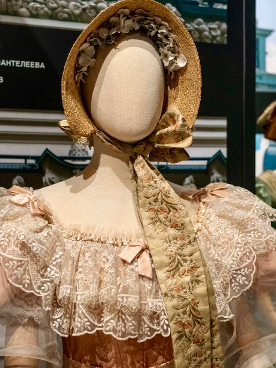 Выставка про моду и архитектуру