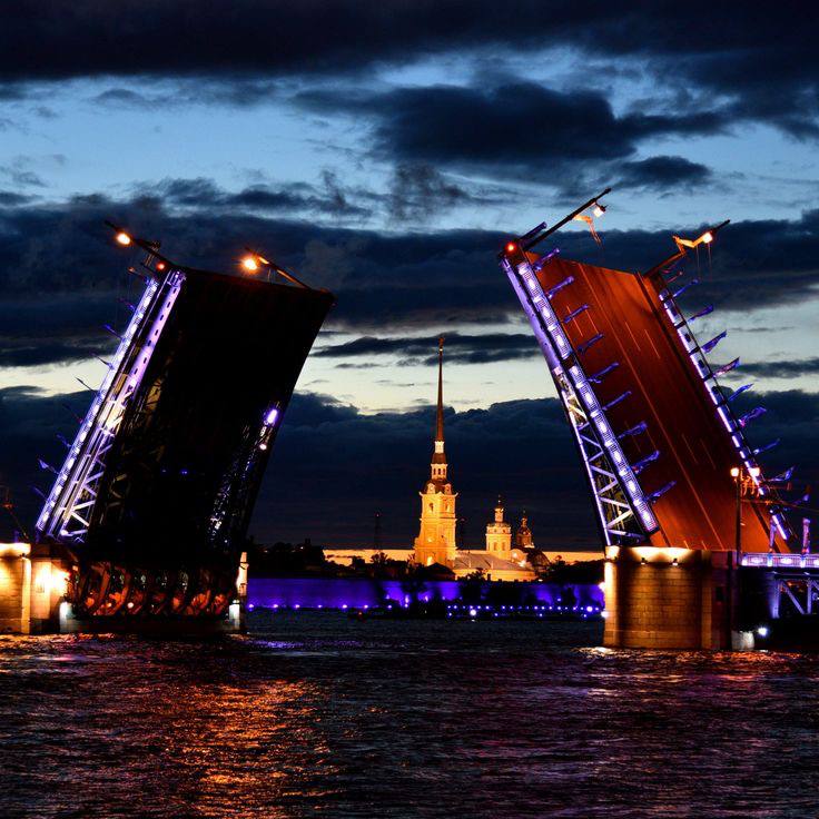 Разводка мостов через Неву