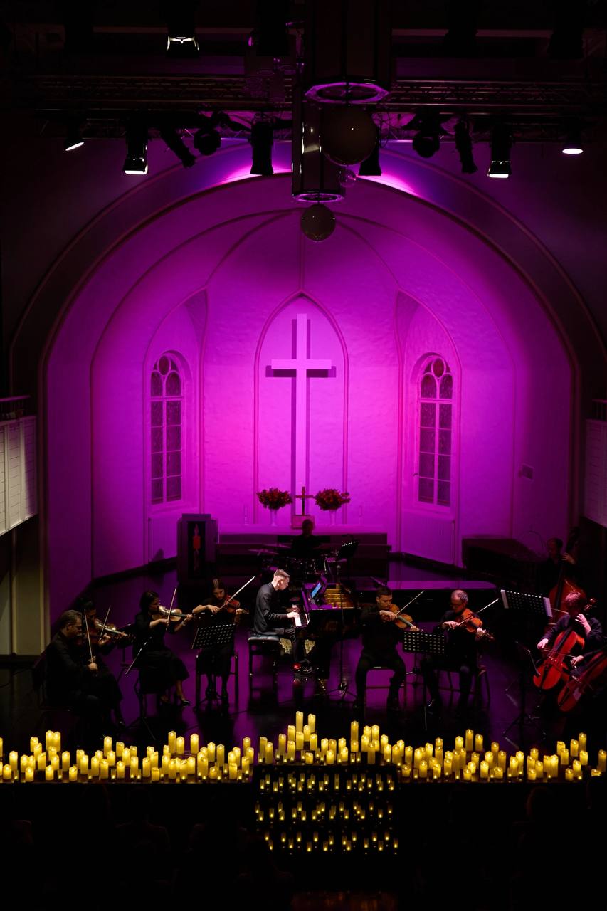 Музыка Ludovico Einaudi в соборе при свете свечей