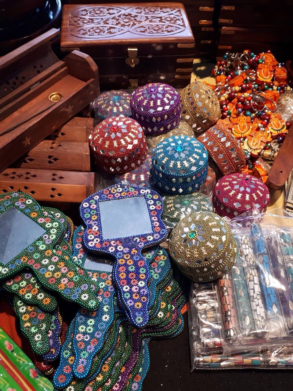 Индийский базар с товарами, едой и ароматами Востока