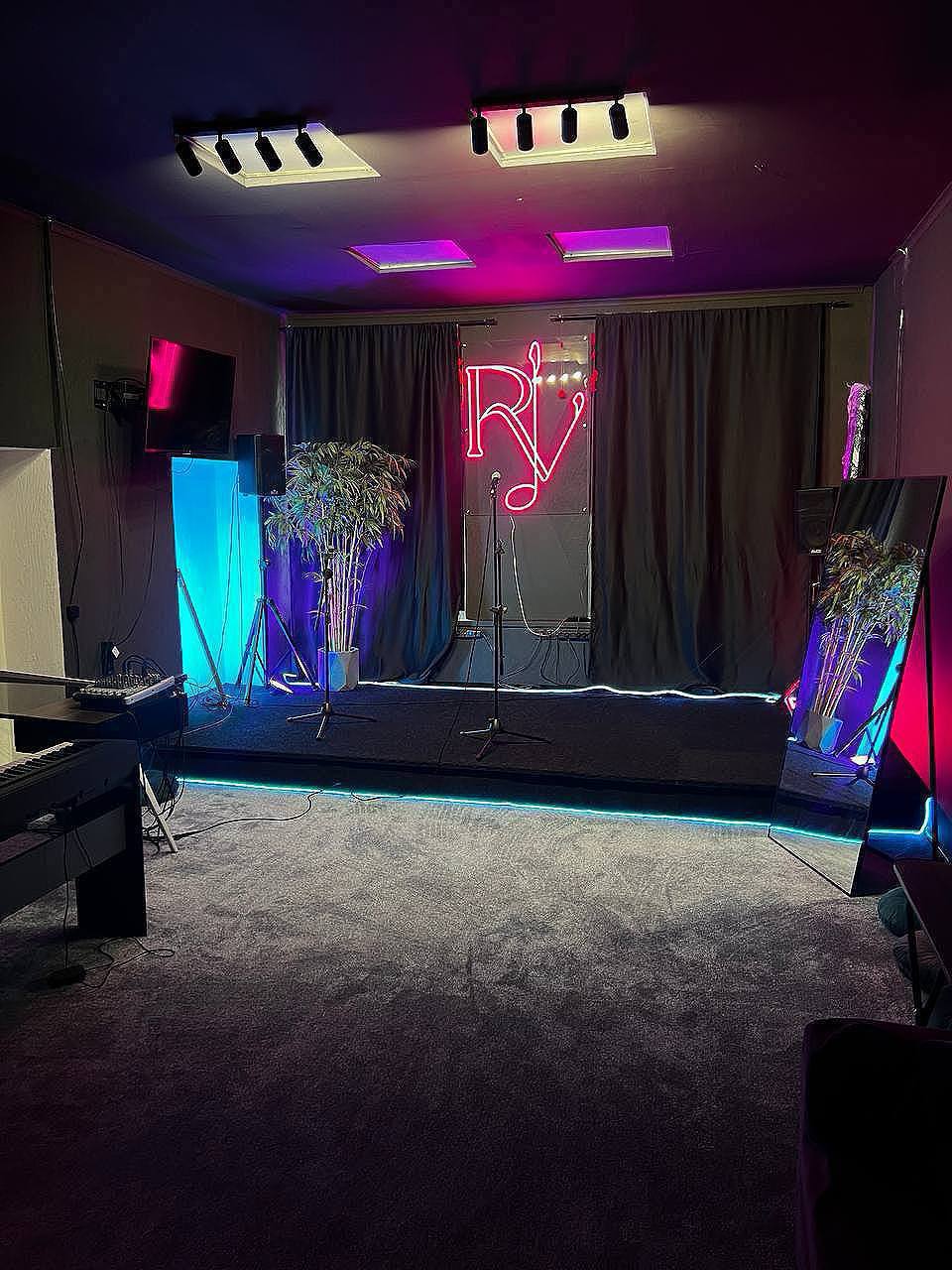 Бесплатный урок по вокалу в ReVoice