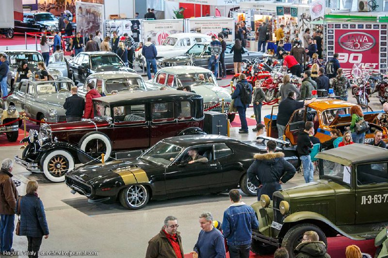 Выставка старинных автомобилей и мотоциклов