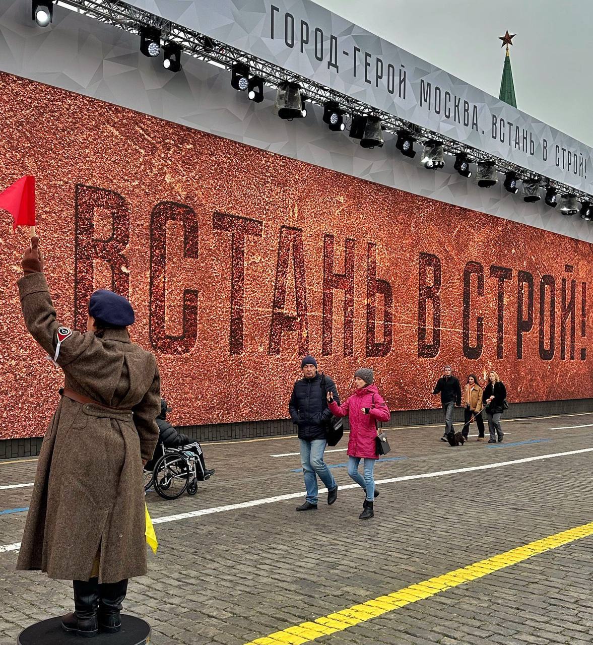 Выставка в честь парада 1941 года на Красной площади