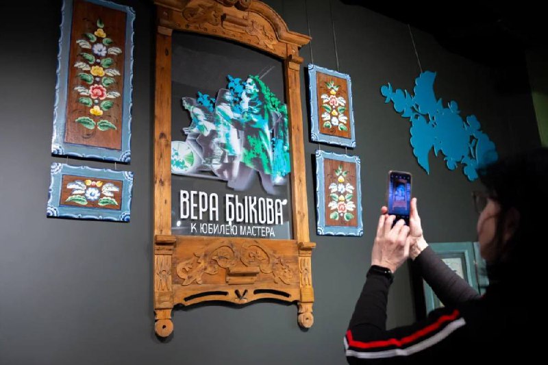 Авторская экскурсия от Веры Ивановны по выставке «Вера Быкова: к юбилею мастера»