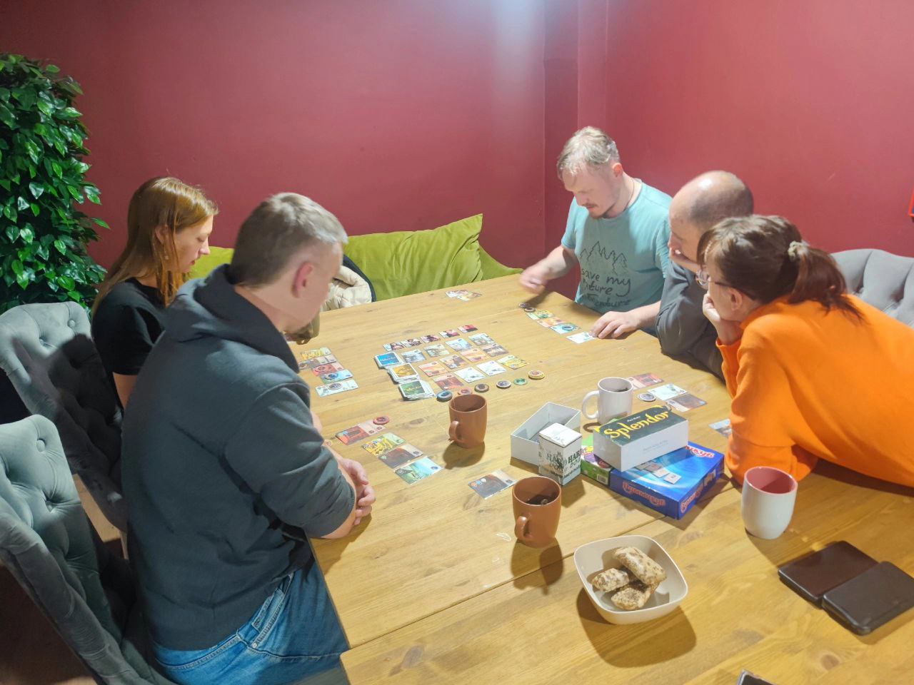 Караоке и настольные игры