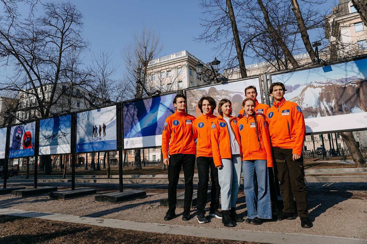 Фотовыставка о путешествии Первых в Антарктиду