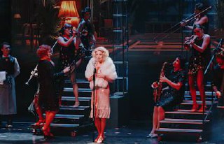 В джазе только девушки