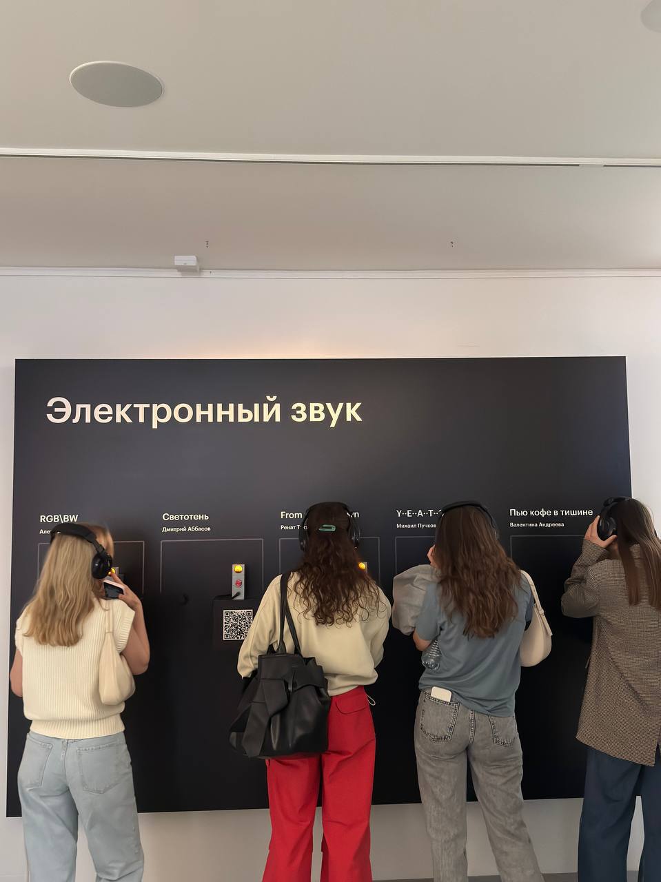 Прогулка по современному искусству в Artplay