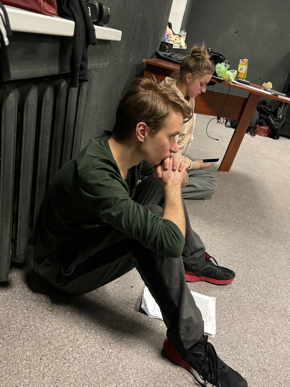 Угадать команды спектаклей "Живые?" и "Мыр.Чушь.Рай"